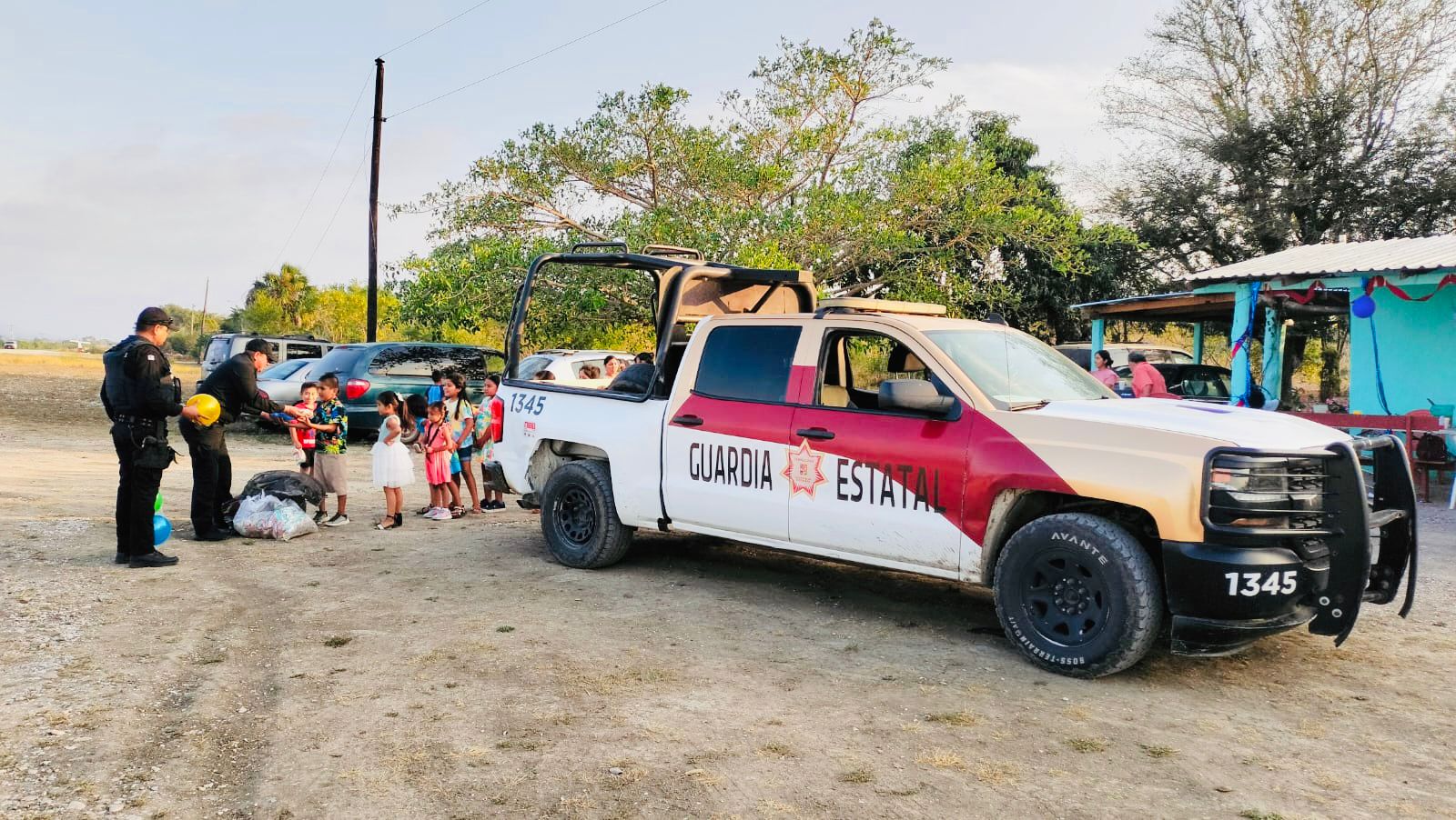Menores de Soto La Marina celebran Día del Niño con la Guardia Estatal