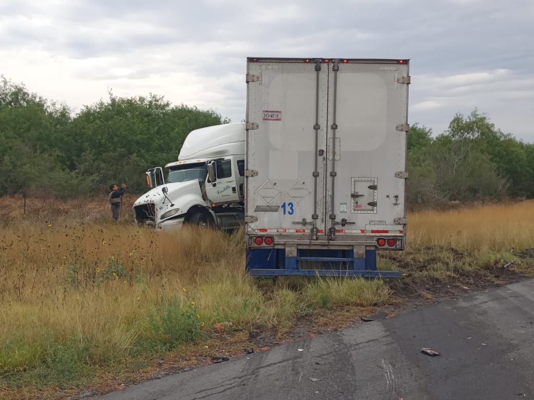 Conductor pierde la vida tras choque con tractocamión en Carretera Reynosa-San Fernando