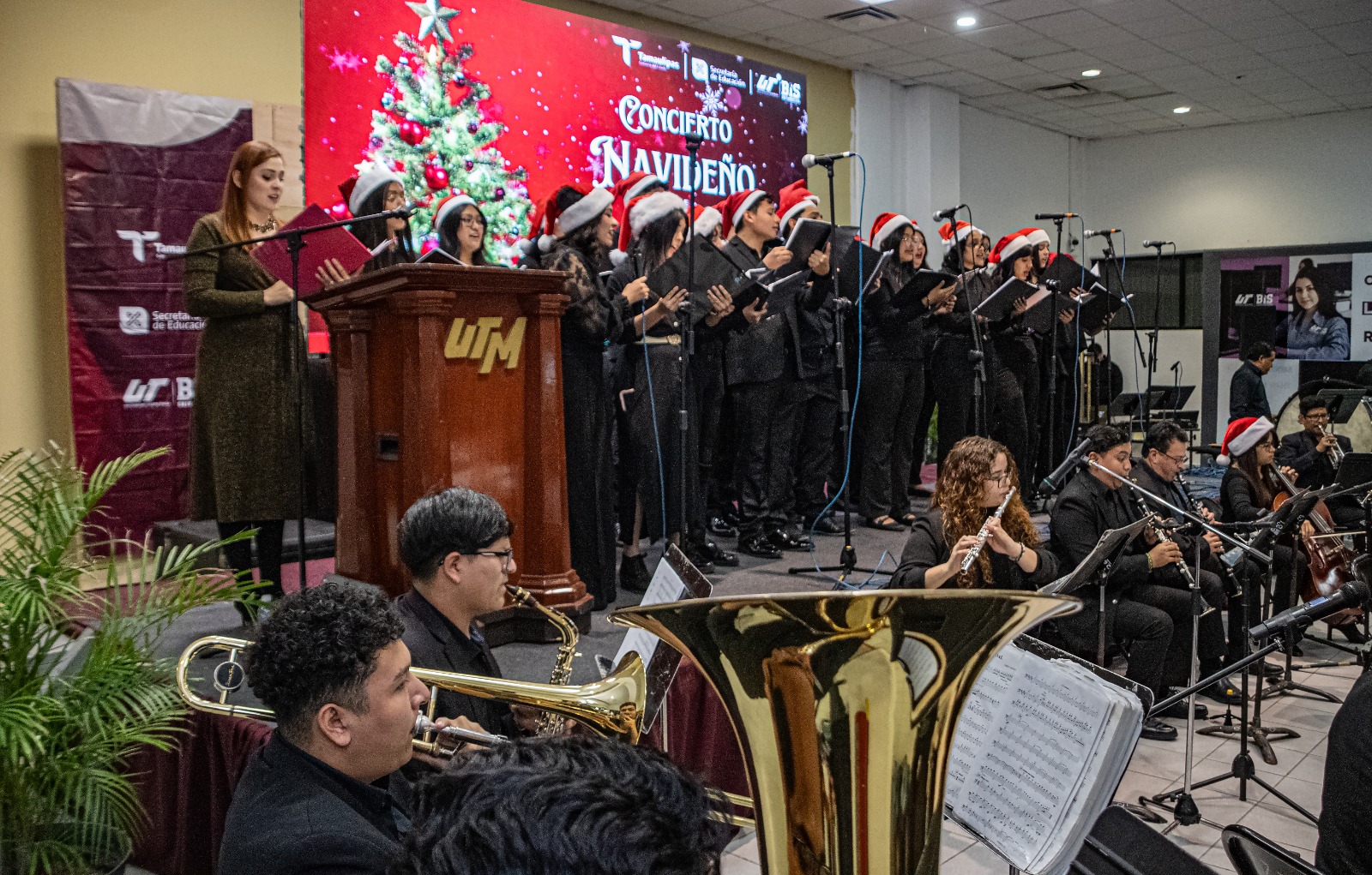 Participa Gobierno de Matamoros en Festival Navideño de la UT
