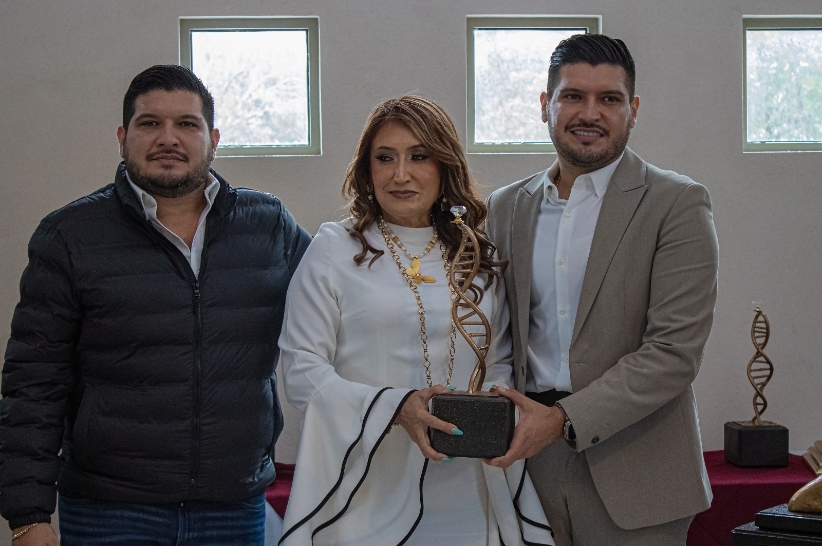 Otorgan reconocimiento a la Mujer Altruista del Año: Julia Rosa Fávila de Granados