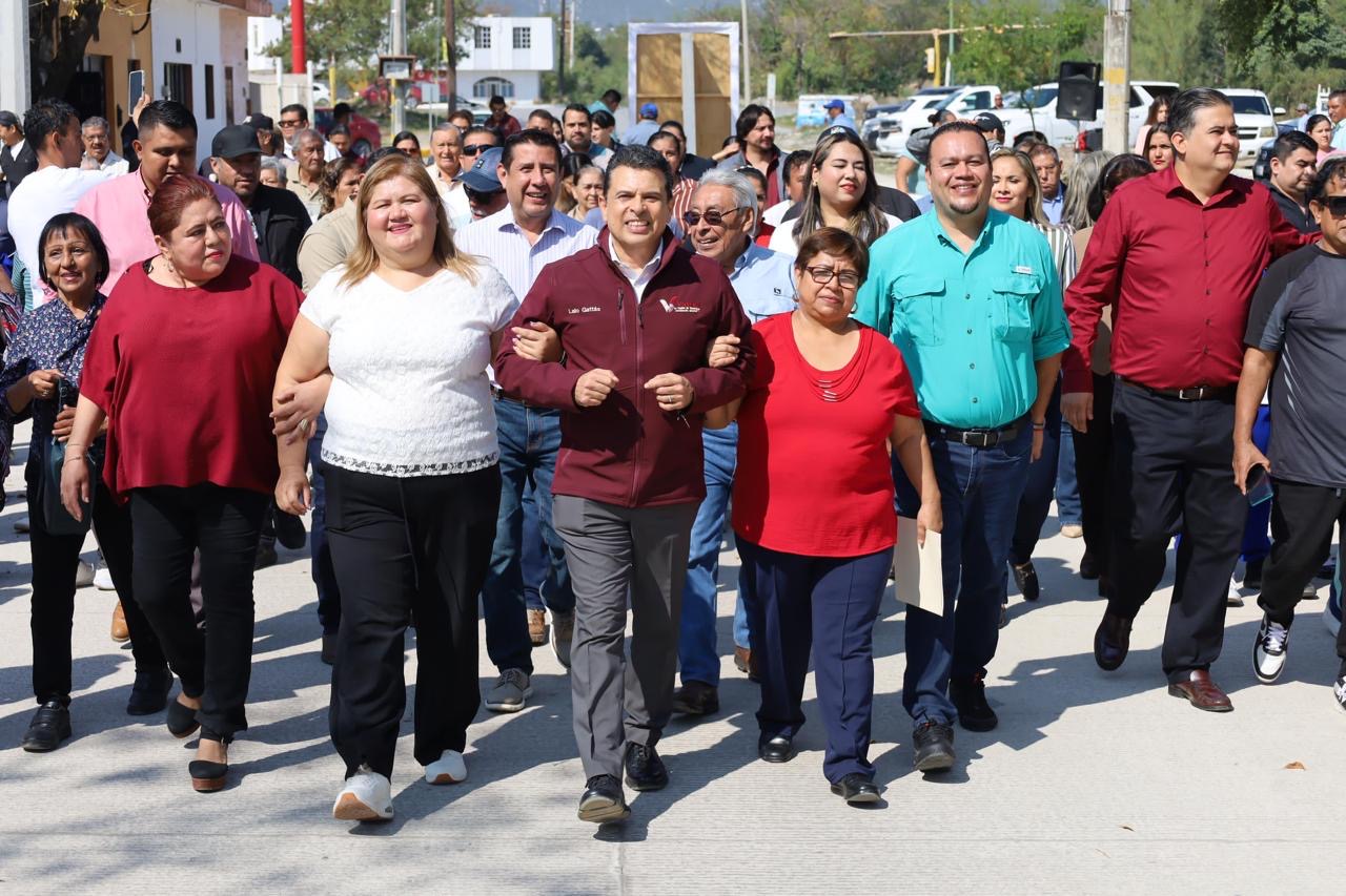 Entrega Ayuntamiento calle de concreto hidráulico y colector en Infonavit Adelitas