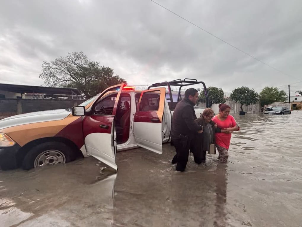 Remanentes de Barry provocan cierre de carretera en Tamaulipas y múltiples inundaciones