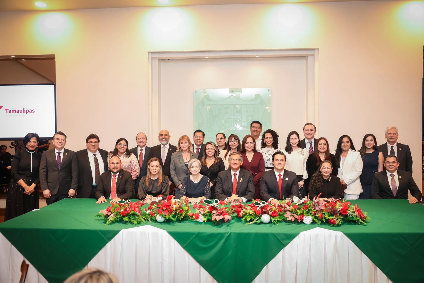 Diputados de Tamaulipas tienen posada con el gobernador y cierran filas a favor del Estado